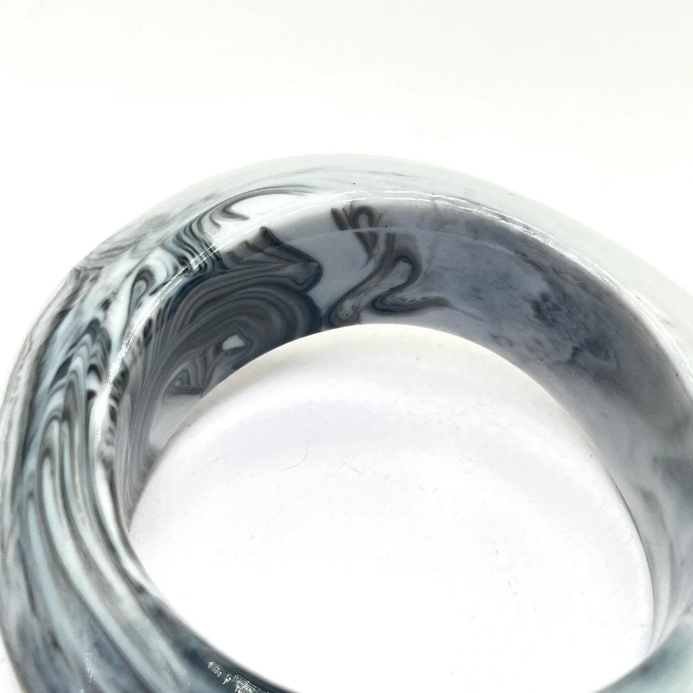 Vintage Black and White Marbled Mod Chunky Lucite Heavy Plastic Bangle Bracelet